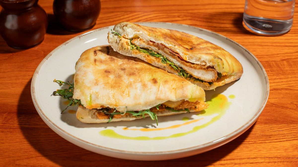 Sandwich cu Snitel de Curcan